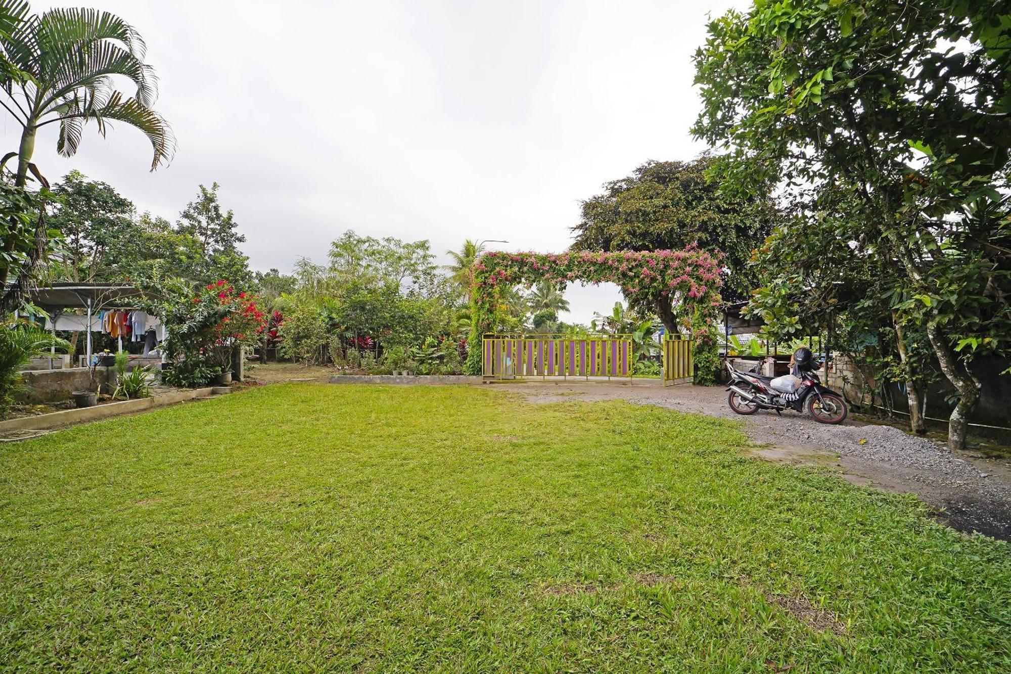 Spot On 91085 Griya Estu Wening Hotel Sleman  Exterior photo