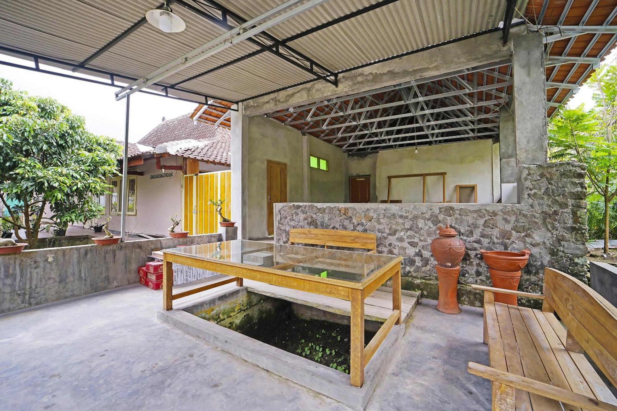 Spot On 91085 Griya Estu Wening Hotel Sleman  Exterior photo